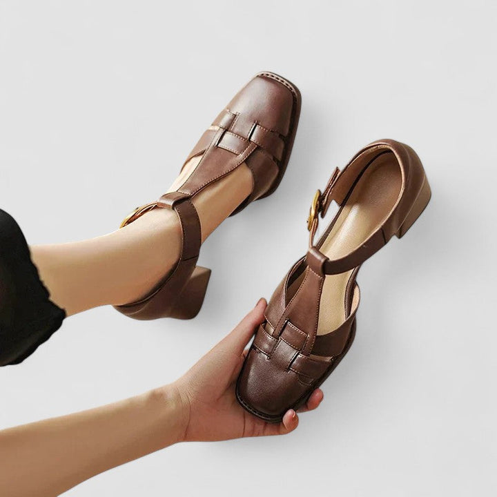 Elyxiana | Orthopädische Stiefeletten mit T-Riemen