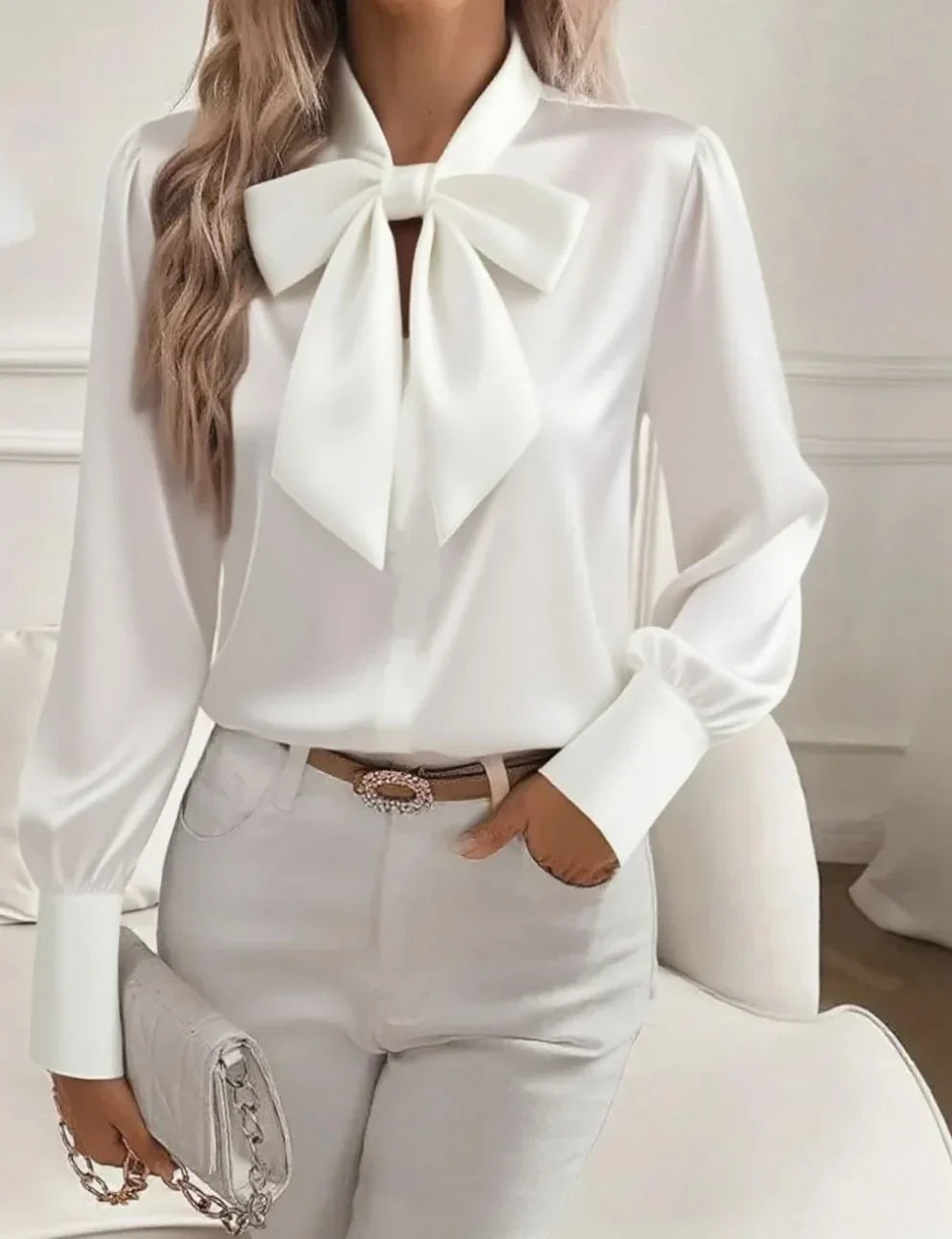 Amelia | Bluse mit Satinschleife und V-Ausschnitt