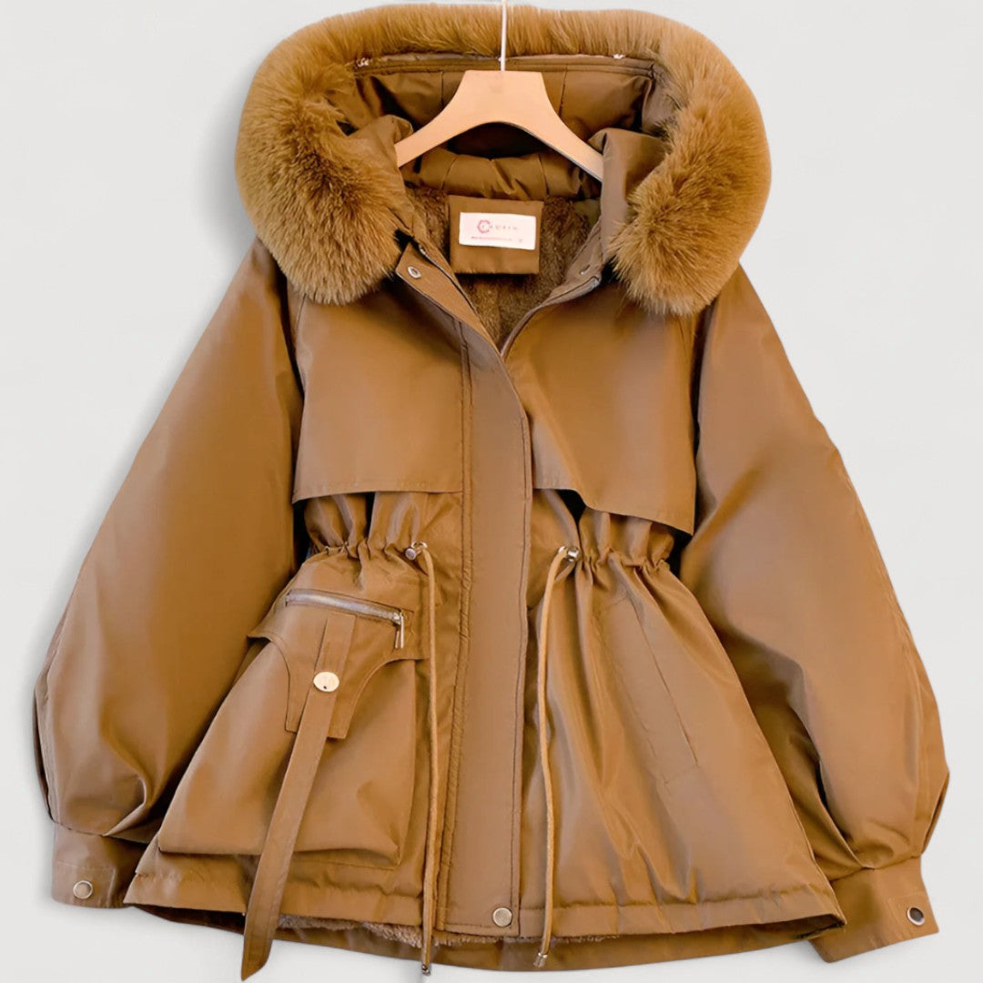 HARMI – GEMÜTLICHER PARKA MIT FELL