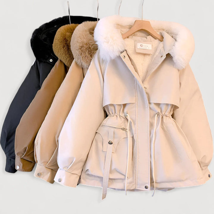 HARMI – GEMÜTLICHER PARKA MIT FELL