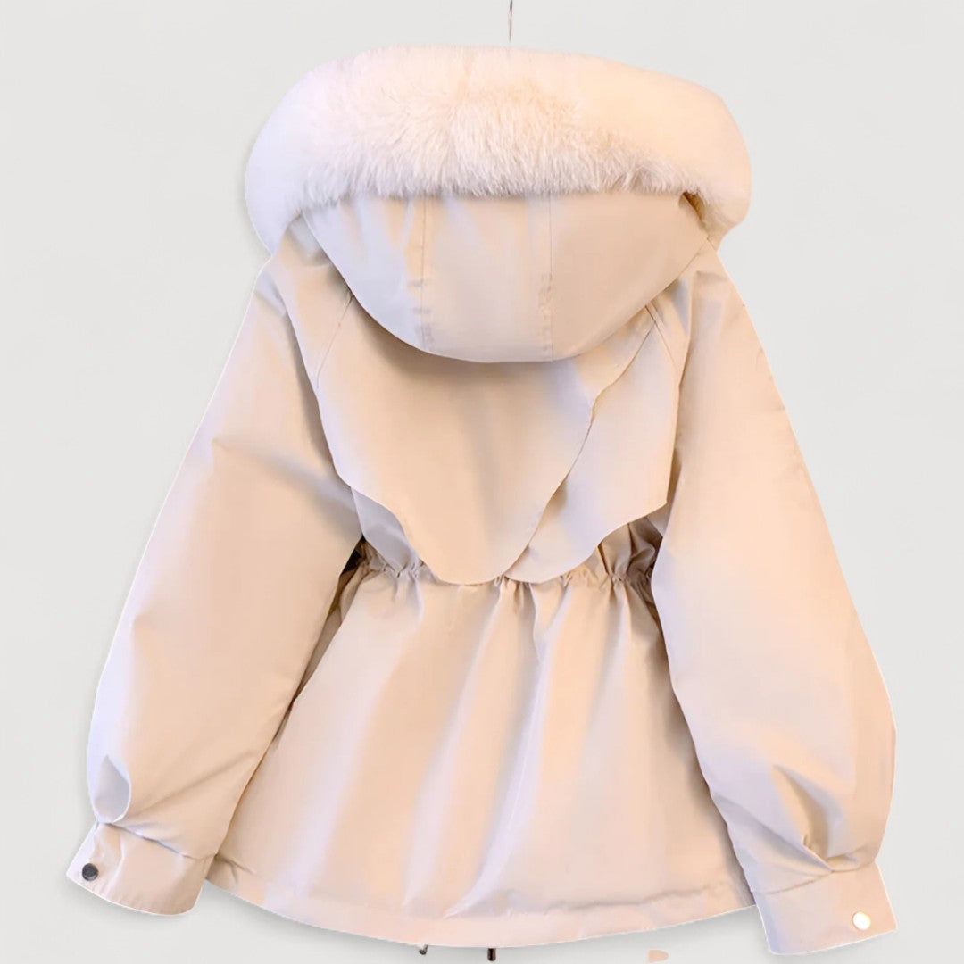 HARMI – GEMÜTLICHER PARKA MIT FELL
