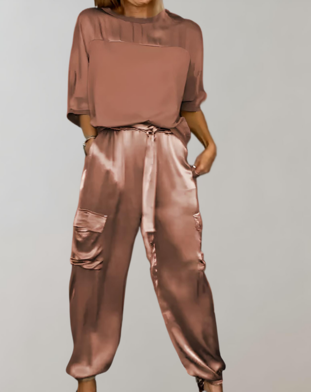 Finley – Seiden-Loungewear-Set mit Cargotaschen
