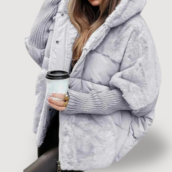 JESSY – GEMÜTLICHE JACKE MIT KAPUZE