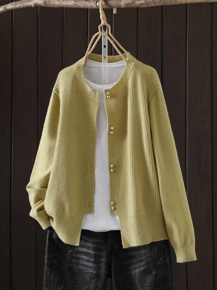 ELARA | STRICKJACKE MIT PERLMUTTKNÖPFEN