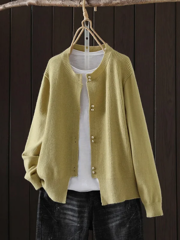 ELARA | STRICKJACKE MIT PERLMUTTKNÖPFEN