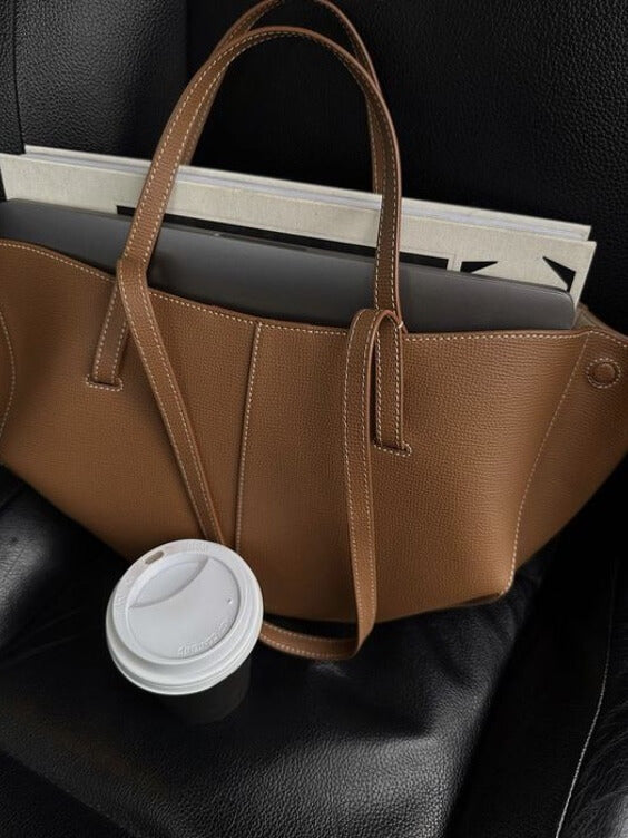 Pernilla – Elegante Tasche mit seitlichen Abschlüssen