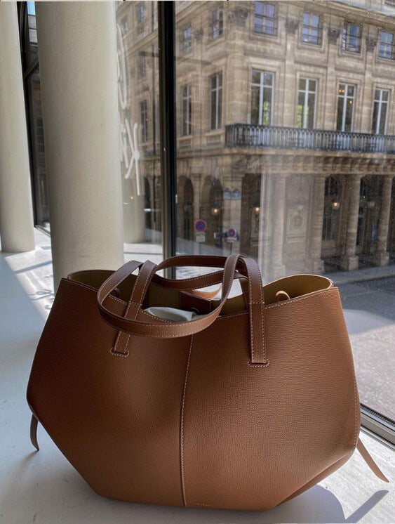 Pernilla – Elegante Tasche mit seitlichen Abschlüssen