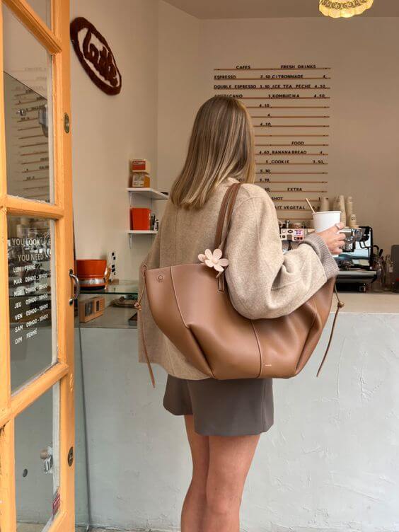 Pernilla – Elegante Tasche mit seitlichen Abschlüssen