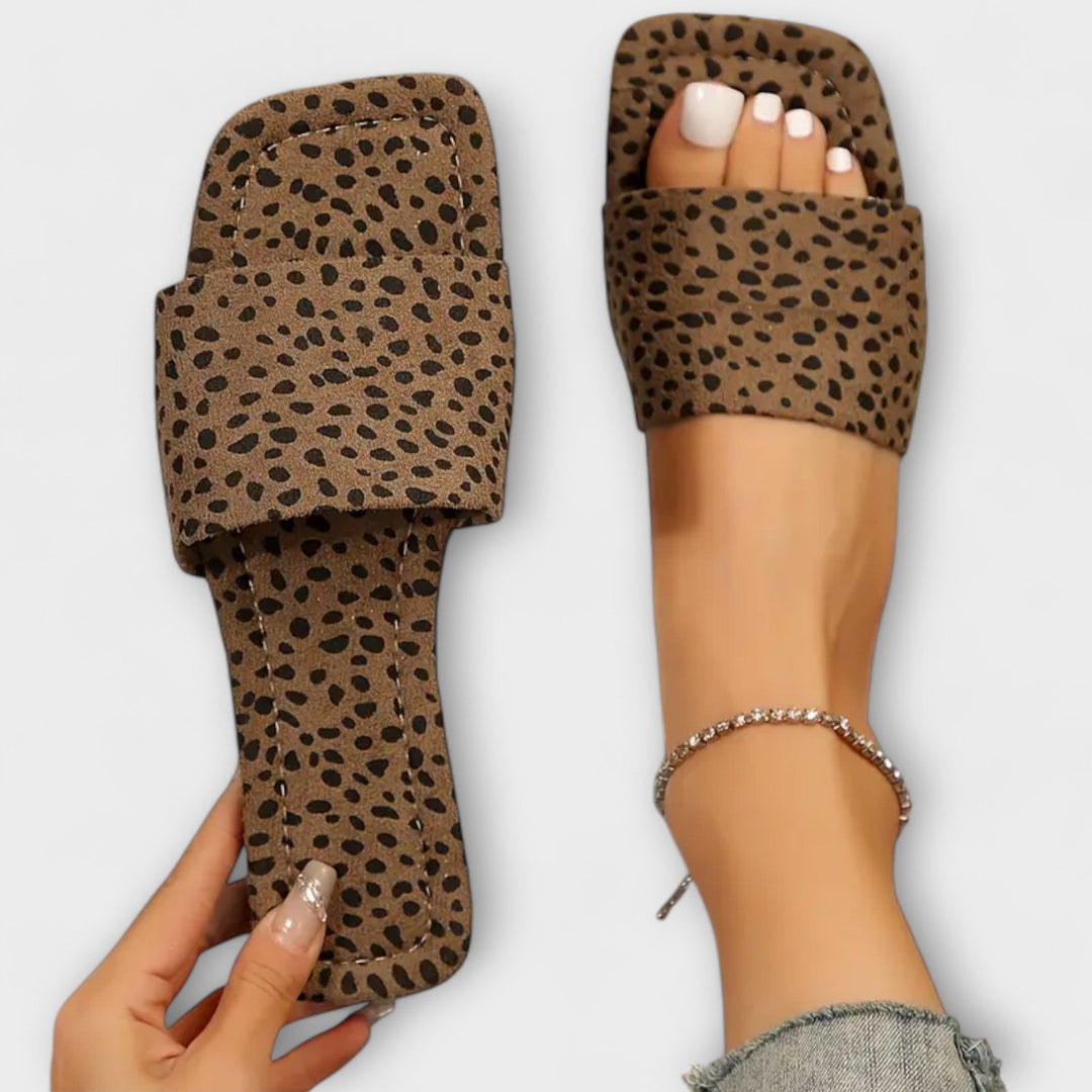 FLAT SLIDES WITH LEOPARD PRINT